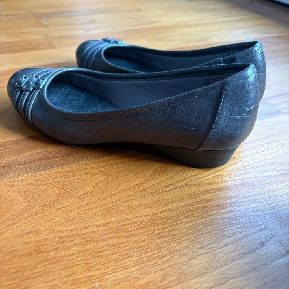 Life Stride Grey Low Wedges with Buckle Accents Size 8M - Picture 5 of 6